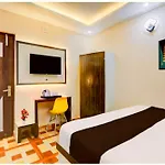 Hotel Tipsyy Palace Near Central Road Pond