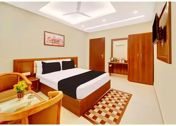 Hotel Tipsyy Palace Near Central Road Pond
